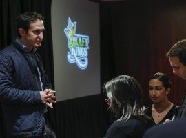 DraftKings CEO Jason Robins (left) believes that legalized sports betting would present a unique opportunity for his company. (Image: Reuters/Lucas Jackson)