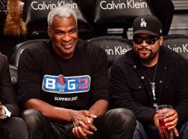 Charles Oakley (center) pleaded no contest to a misdemeanor charge that allowed him to avoid jail time after a cheating incident at the Cosmopolitan. (Image: Sporting News)
