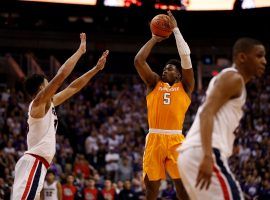 Tennessee Volunteers guard Admiral Schofield takes a three-point shot against Gonzaga at the Colangelo Classic in Phoenix, Arizona. (Image: AP)