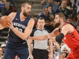 Center Marc Gasol from the Memphis Grizzlies posts up Jonas Valanciunas from the Toronto Raptors during a game at Scotiabank Arena in Toronto, Ontario, Canada. (Image: Nelson Chenault/USA Today Sports)