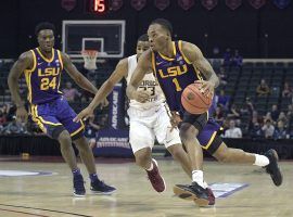 Freshman guard Ja'vonte Smart (1) of the LSU Tigers drives by a Florida State defender at a game in Baton Rogue, LA. (Image: Phelan M. Ebenhack/AP)