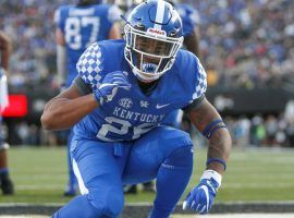 Kentucky running back Benny Snell scores a touchdown against Vanderbilt at Kroger Field in Lexington, KY. (Image: Michael Reaves/UK Athletics)