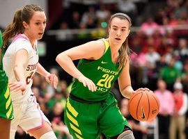 Oregon's Sabrina Ionescu drives to the basketball against Stanford in Palo Alto, CA. (Image: Jordan Naholowa'a Murph/SI)