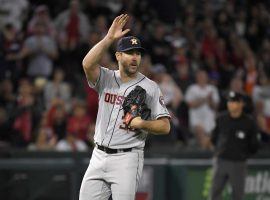 The crowd applauds Houston Astros pitcher Justin Verlander after he recorded his 3,000th strike out of his career against the LA Angeles in Anaheim, CA. (Image: Mark J. Terrill/AP)
