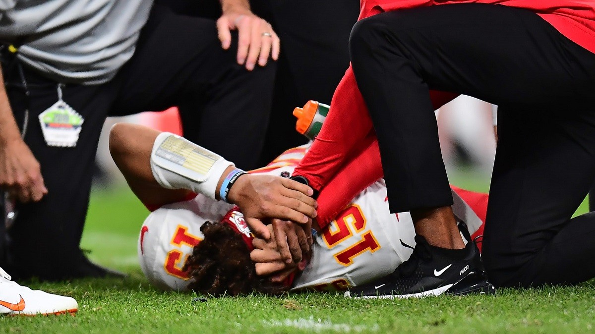 Patrick Mahomes knee injury Kansas City Chiefs Thursday Night Football