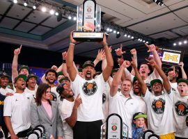 Michigan head coach, Juwan Howard (center), holds up the winner's trophy at the Battle 4 Atlantis in the Bahamas. (Image: Kevin Jairaj/USA Today Sports)