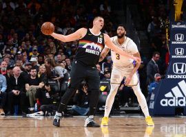 Denver Nuggets center, Nikola Jokic, posts up LA Lakers big man, Anthony Davis, at the Staples Center in LA. (Image: Bart Young/Getty)