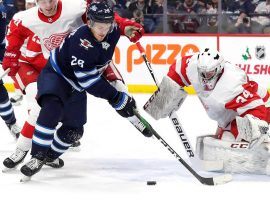 Winnipeg Jets center Jack Roslovic (28) shoots on Detroit Red Wings goalie Eric Comrie (34) in Winnipeg, Manitoba. (Image: James Carey Lauder/USA Today Sports)