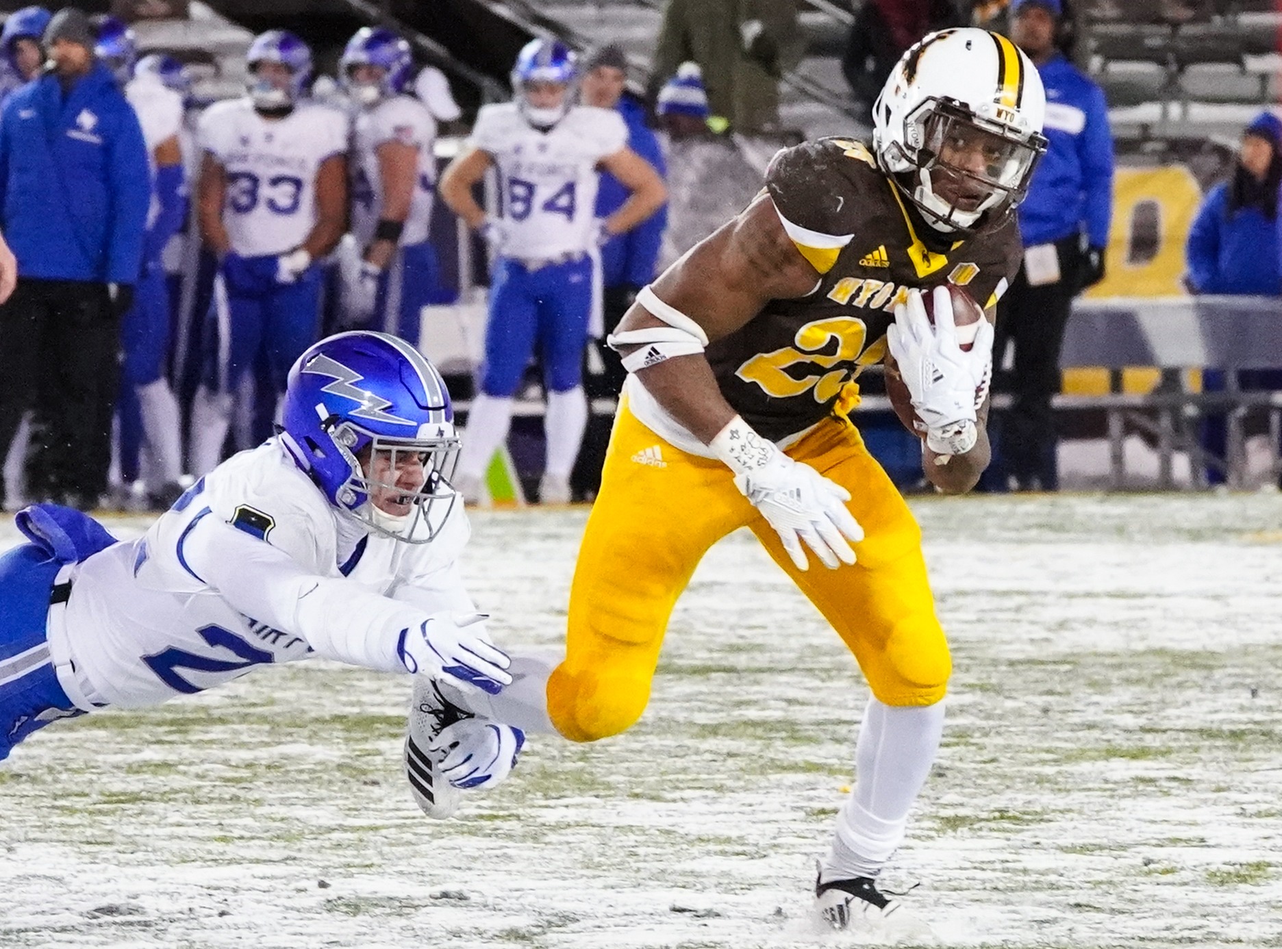 You've probably never heard of Wyoming running back Xazavian Valladay -- or could spell his name -- but he could be the key to big wins in DFS on the Dec. 31 college bowl game slate. (Image: Go Wyoming)