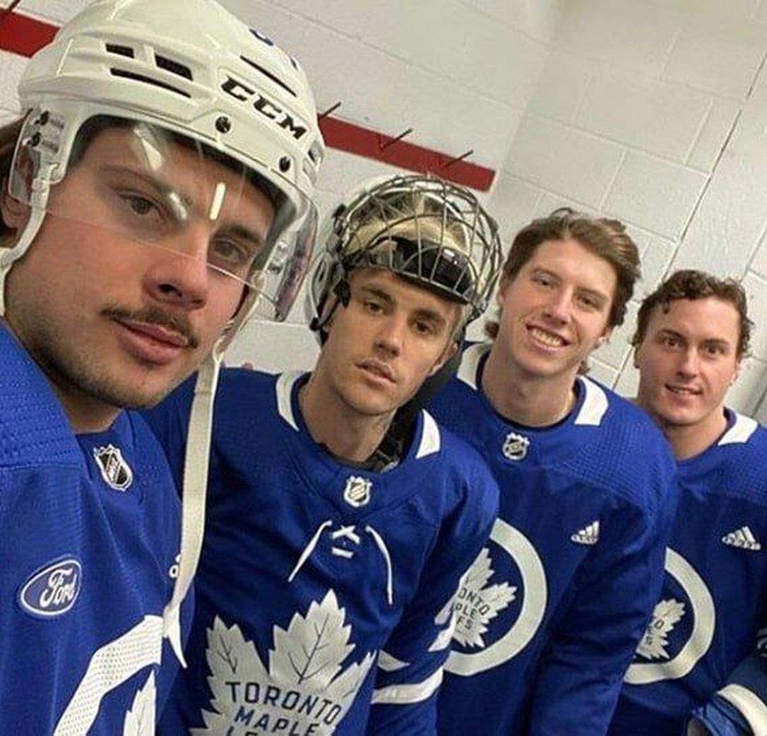 Justin Bieber hockey 