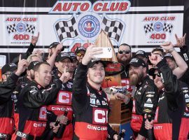 Alex Bowman dominated the Auto Club 400 in Fontana, winning by nearly nine seconds over his nearest rival. (Image: Kirby Lee/USA Today Sports)