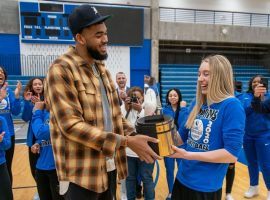 Karl-Anthony Towns surprises Paige Bueckers with the 2020 Gatorade National Player of the Year award. (Image: Gatorade)