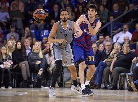 Barcelona forward Leandro Bolmaro (right) passes against a defender on Asvel Villeurbane in EuroLeague action. (Image: Pablo Morano/Getty)