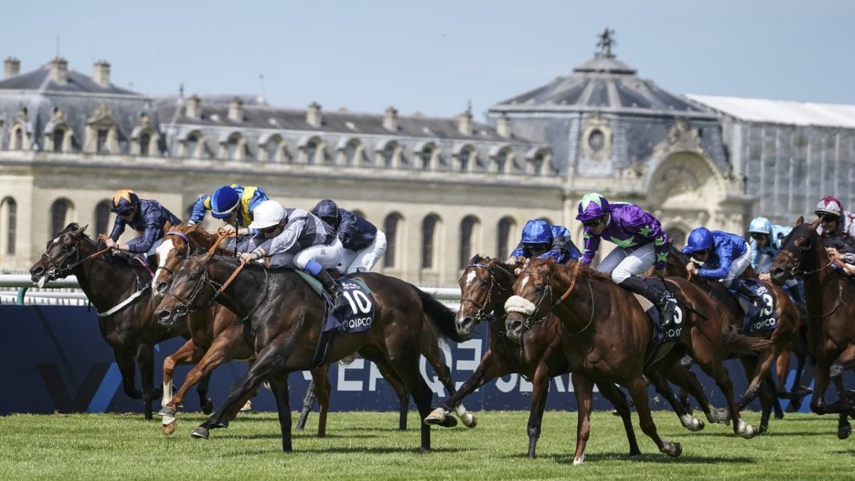 Chantilly-France resumes racing