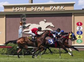 Lone Star Park officials are making a concerted push down the stretch to open Friday. (Image: Richard Rodriguez/Fort Worth Star Telegram)