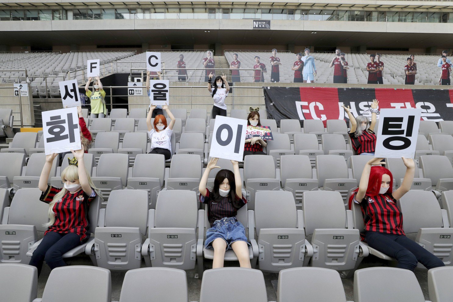 FC Seoul dressed sex dolls in home team colors in an attempt to create more of a home advantage.