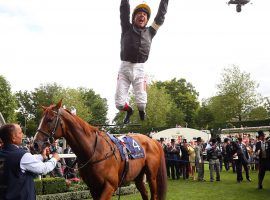 Hitting a profitable bet at Royal Ascot could make you leap for joy like Frankie Dettori did after winning the Gold Cup aboard Stradivarius last year. Value bettors worldwide have access to the Royal Ascot World Pool through the Tote. (Image: Bryn Lennon/Getty)