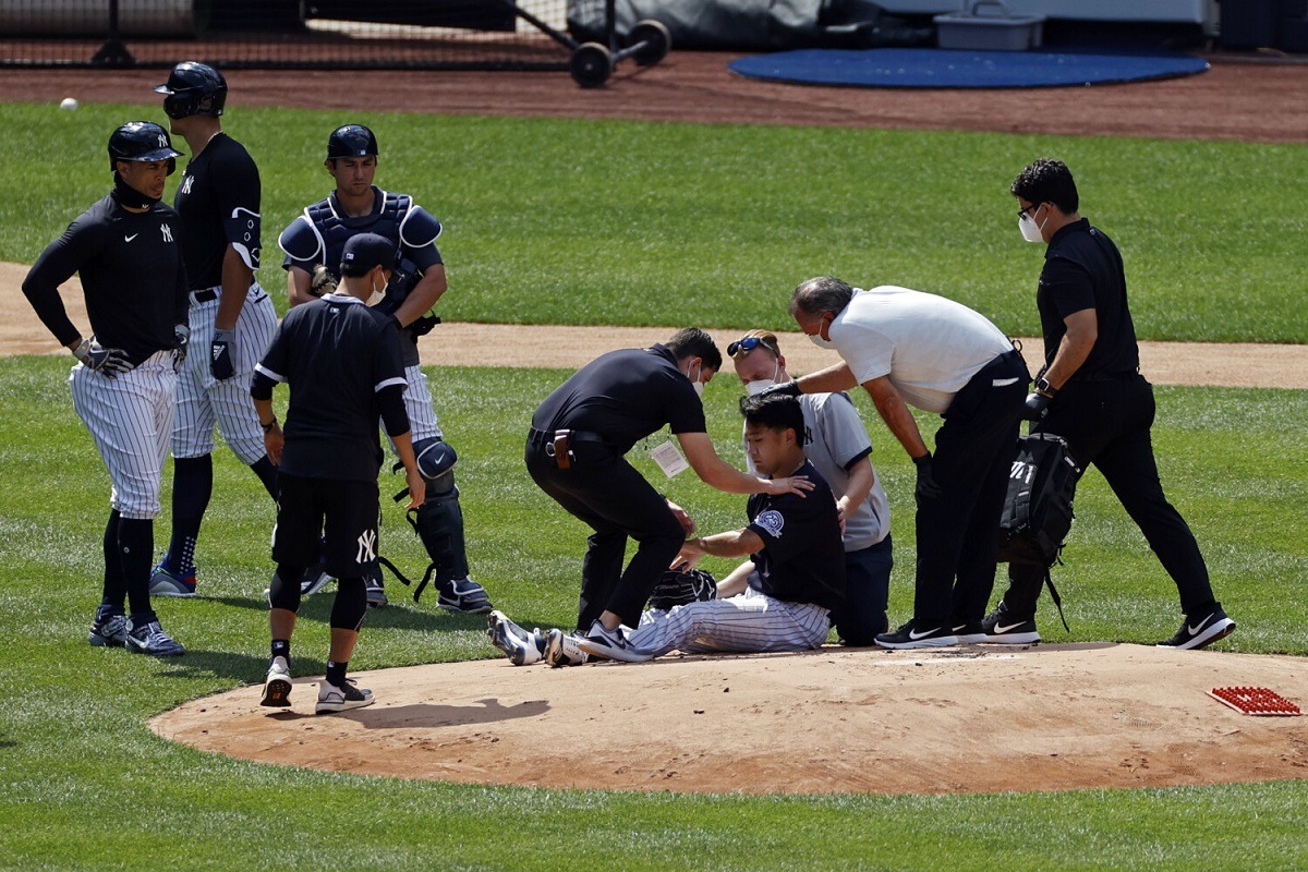 Masahiro Tanaka line drive head hit ball Yankees