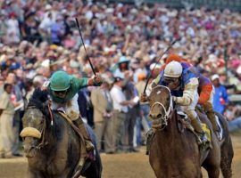 At 50/1, Giacomo (left) fended off 71/1 Closing Argument to win the 2005 Kentucky Derby. Lucky/savvy superfecta bettors cashed a $432,127 ticket. (Image: James Crisp/AP)