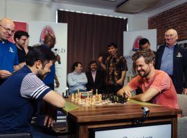 Magnus Carlsen (right) defeated Hikaru Nakamura (left) on Wednesday to knot their Tour Final series at 3-3. (Image: Crystal Fuller/Saint Louis Chess Club)