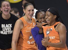 The Phoenix Mercury advanced to the second round of the WNBA playoffs thanks to a buzzer beater by Shey Peddy (right) on Tuesday. (Image: Phelan M. Ebenhack/AP)