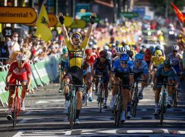 Wout Van Aert (Jumbo-Visma) survives a sloppy final sprint to win Stage 7 at Lavaur. (Image: Stuart Franklin/Getty)