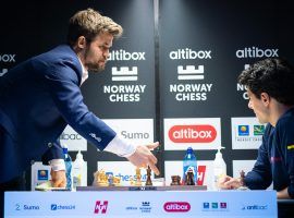 Magnus Carlsen (left) overpowered Aryan Tari (right) to grab a win in Round 8 and take the lead at Norway Chess. (Image: Lennart Ootes/Altibox Norway Chess)