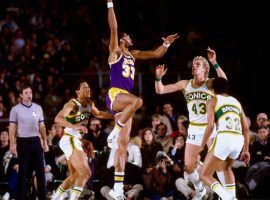 LA Lakers center Kareem Abdul-Jabbar shoots a sky hook over Jack Sikma of the Seattle Supersonics. (Image: Getty)