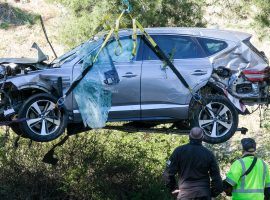 A crane lefts a vehicle after Tiger Woodsâ€™ rollover car accident in Los Angeles on Tuesday. (Image: Ringo H.W. Chiu/AP)