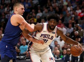 Denver Nuggets big man Nikola Jokic, seen here defending Philadelphia 76ers center Joel Embiid, is one of the odds favorites to win the NBA MVP this season. (Image: Matthew Stockman/Getty)