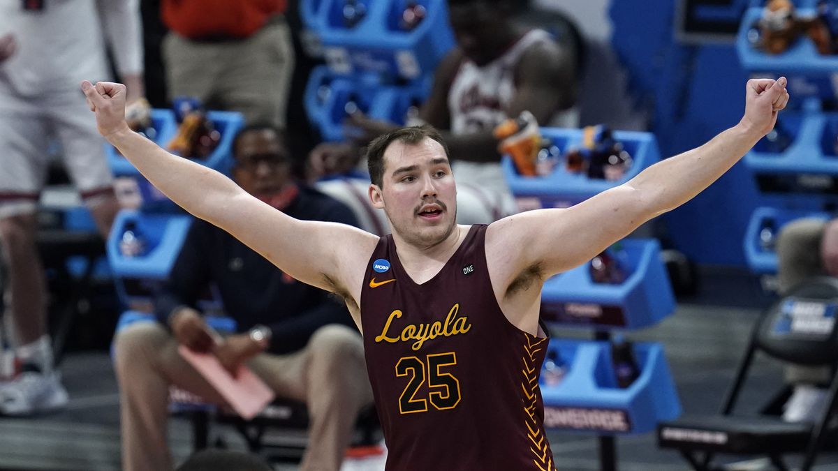 March Madness Cameron Krutwig Loyola Chicago #1 Seed Illinois Baylor