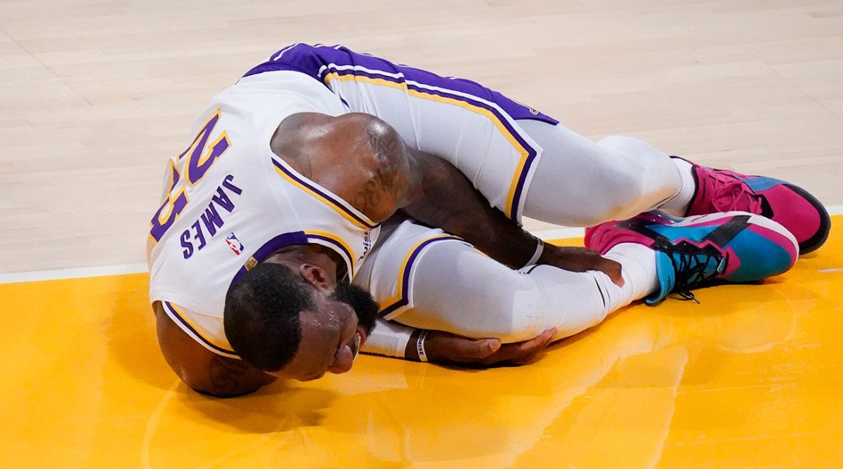 LA Lakers LeBron James injury ankle