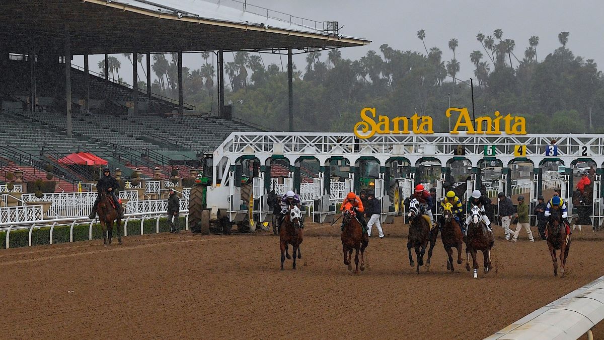 Santa Anita opens to fans