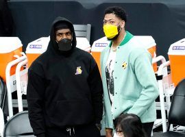 Banged-up LeBron James and Anthony Davis support their LA Lakers teammates from the bench. (Image: Getty)