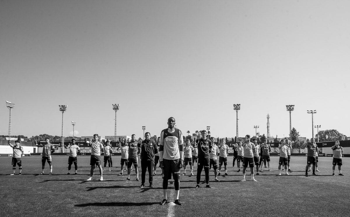 Valencia players show support to Mouctar Diakhaby in training on Monday