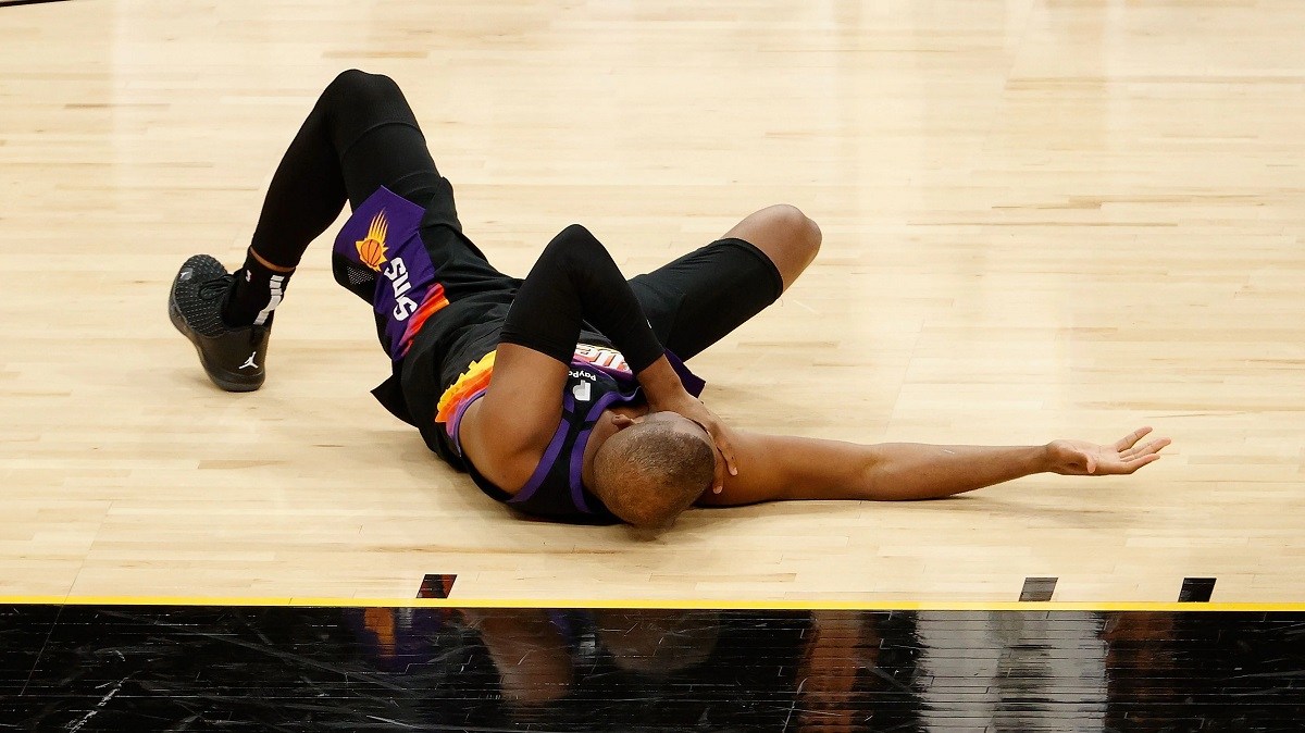 Chris Paul CP3 shoulder injury Phoenix Suns LA Lakers Game 3 Playoffs NBA