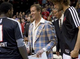 Terry Stotts, then the coach of the Portland Trail Blazers, honored the late Jack Ramsay with 1970s-inspired attire. (Image: Porter Lambert/Getty)