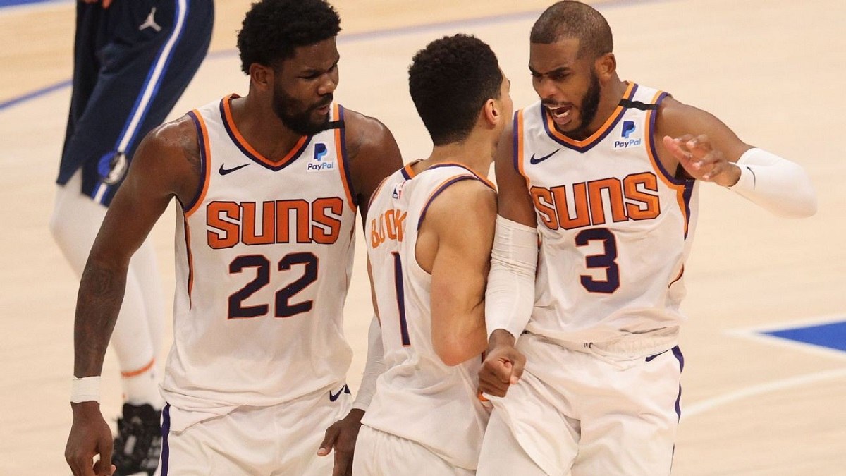 2021 NBA Finals Game 1 Phoenix Suns Milwaukee Bucks Greek Freak Injury Play
