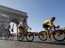 Le Tour champion Tadej Pogacar leads his teammates from UAE Team Emirates around the Arc de Triomphe in the final stage in Paris at the 2021 Tour de France. (Image: Stephane Mahe/Reuters)