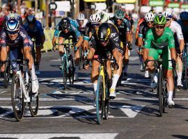 Wout Van Aert (center) won a sprint in Stage 21 Paris and denied Mark Cavendish (right in green) a 35th career stage win. (Image: Reuters)