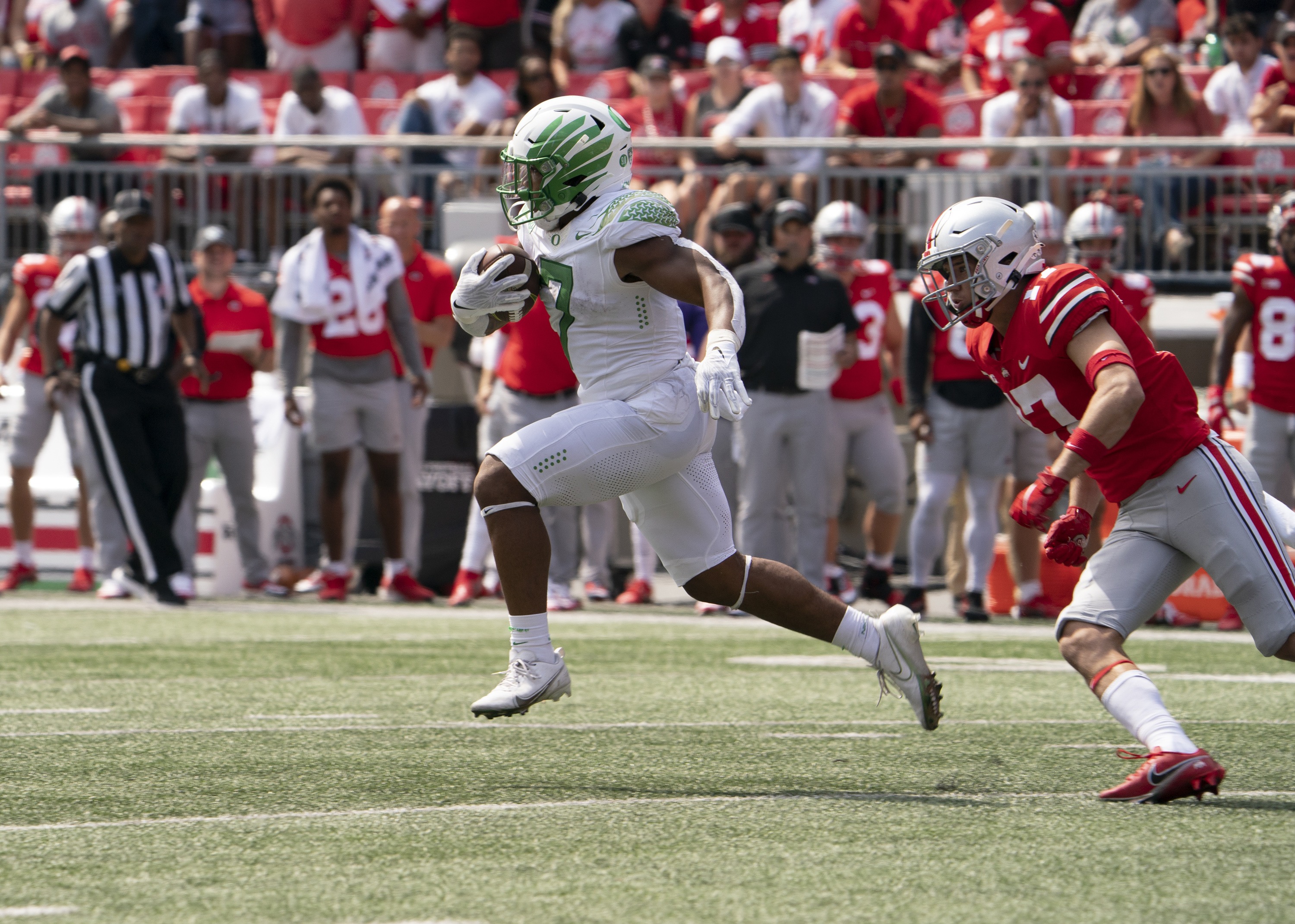 Oregon moved up to No. 4 in the Week 3 AP poll after upsetting Ohio State on Saturday. (Image: Icon Sportswire/Getty)