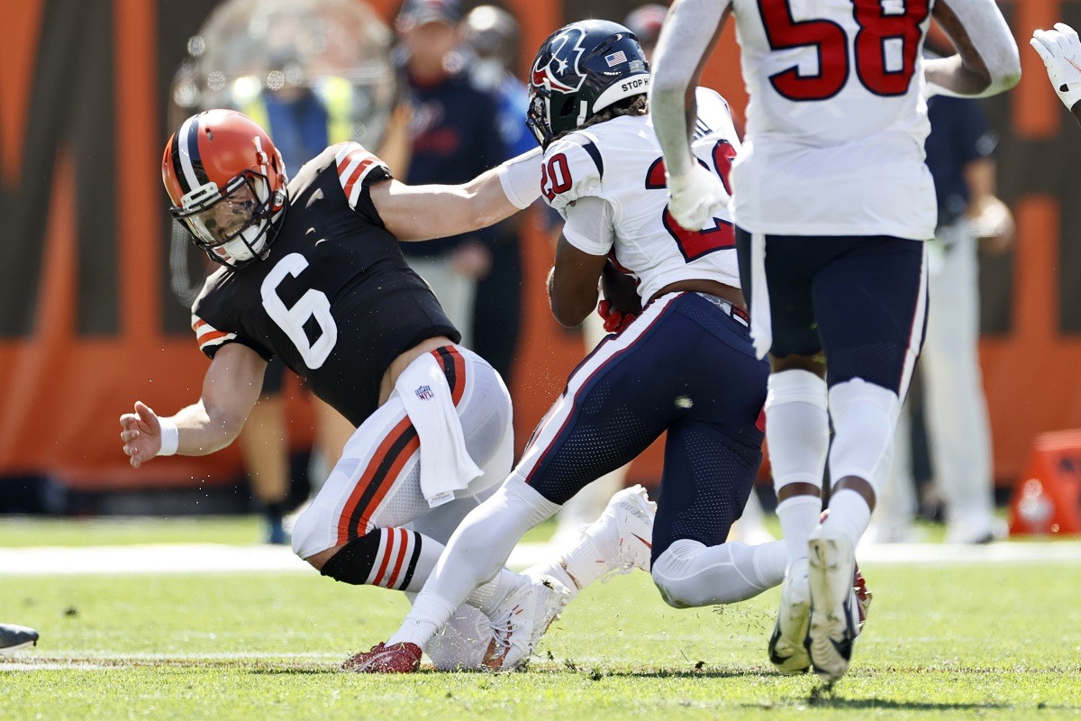 Cleveland Browns Injury Update: Baker Mayfield to Play with Torn Labrum.