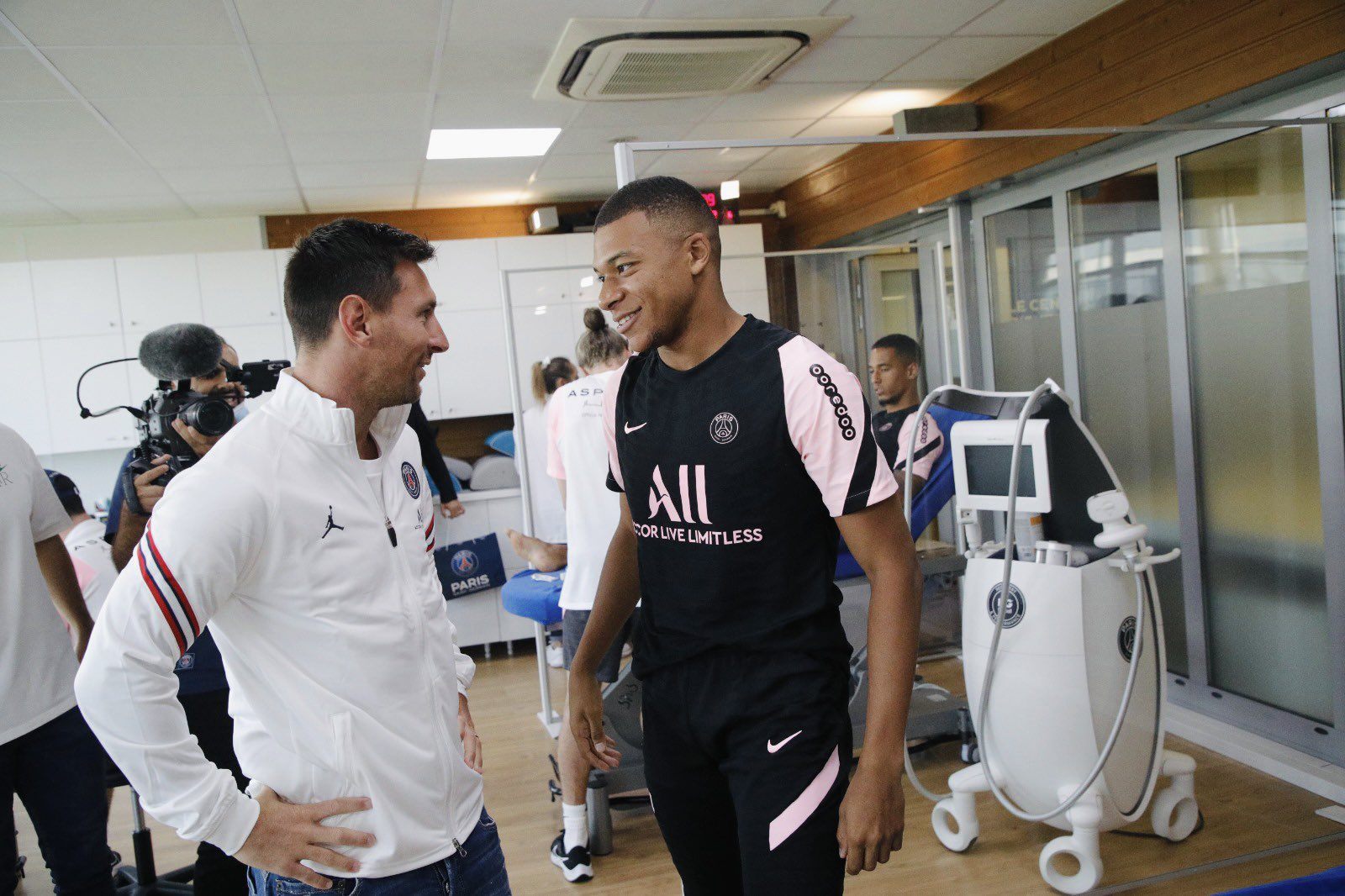 Kylian Mbappe greeting Leo Messi