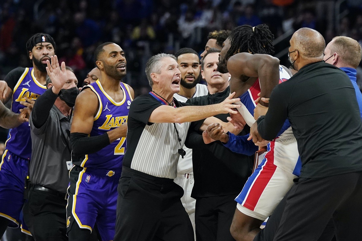 Isaiah Stewart LeBron James fight elbow Pistons Lakers Detroit suspended