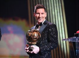 Ballon d'Or 2021: Lionel Messi celebrates after winning his seventh trophy, a world record. (Image: Twitter/francefootball)