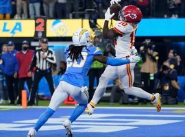 Wide receiver Tyreek Hill snags a touchdown against the LA Chargers in Week 15, but he also caught COVID this week. (Image: Getty)