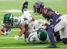 New York Jets wide receiver Braxton Berrios (10) dives for a first down against the Houston Texans at NRG Stadium. (Image: Thomas Shea/USA Today Sports)