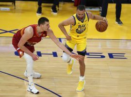 Reigning MVP Nikola Jokic from the Denver Nuggets guards Steph Curry of the Golden State Warriors. (Image: Jed Jacobsohn/AP)