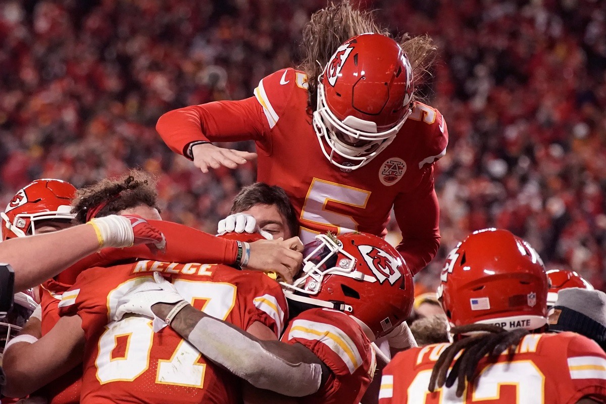 Travis Kelce Buffalo Bills Kansas City Chiefs greatest playoff game overtime NFL Divisional Round Playoffs Rams Bucs Packers 49ers Bengals Titans