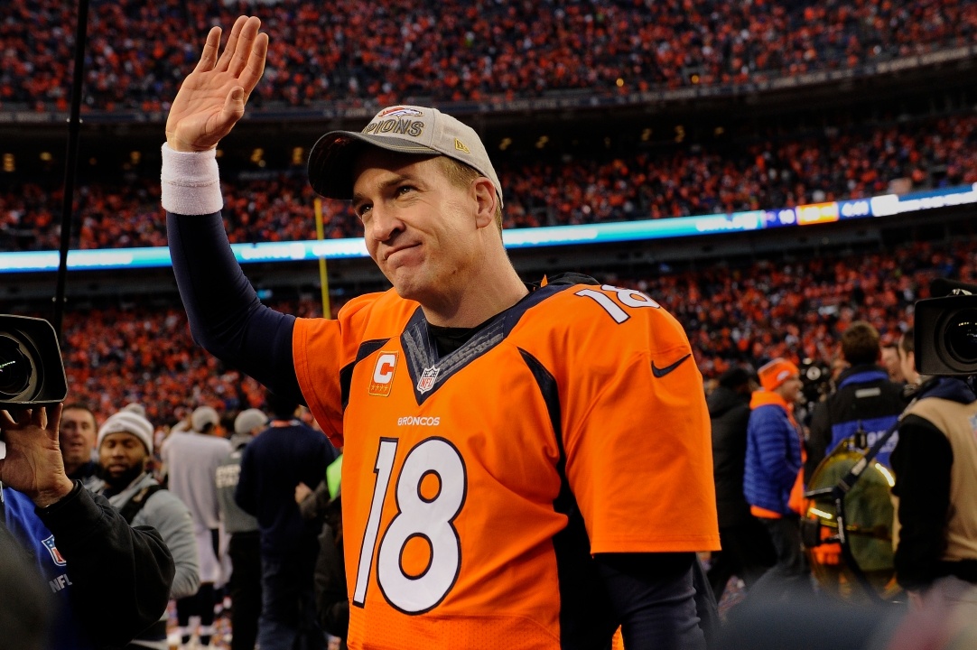Peyton Manning Vies untuk saham Kepemilikan Denver Broncos.